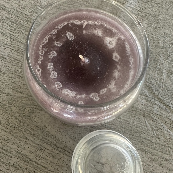 Yankee Candle Dried Lavender & Oak Large 22 Oz. Jar, New - Picture 9 of 10